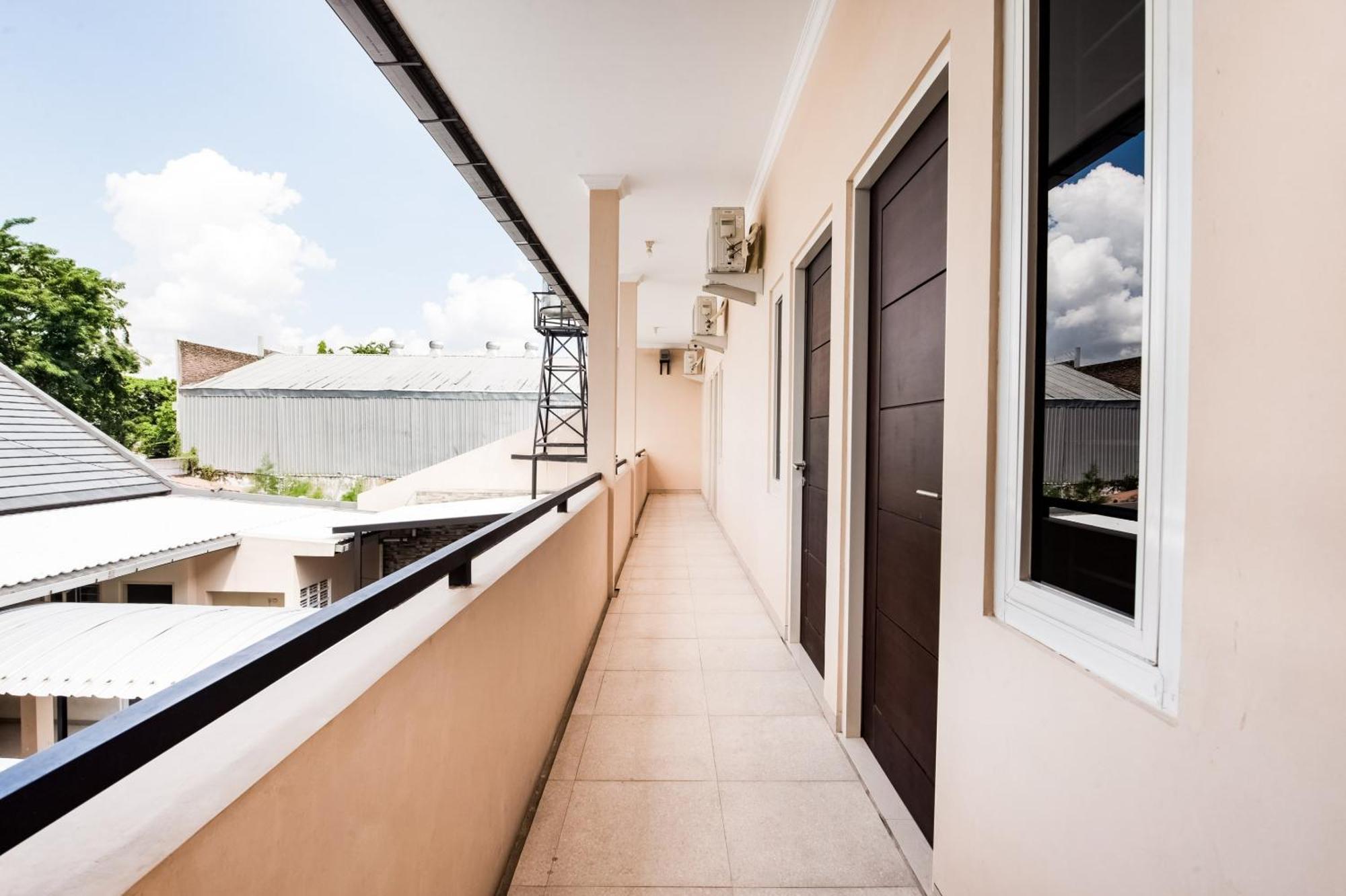 OYO 3398 Griya RM 19 Syariah Otel Surabaya Dış mekan fotoğraf